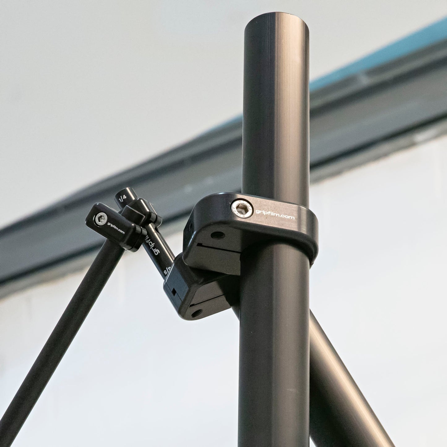 48.3mm SWIVEL CLAMP - Grip Support Store